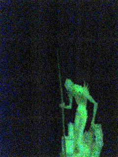 巨神兵フィギュア蓄光版